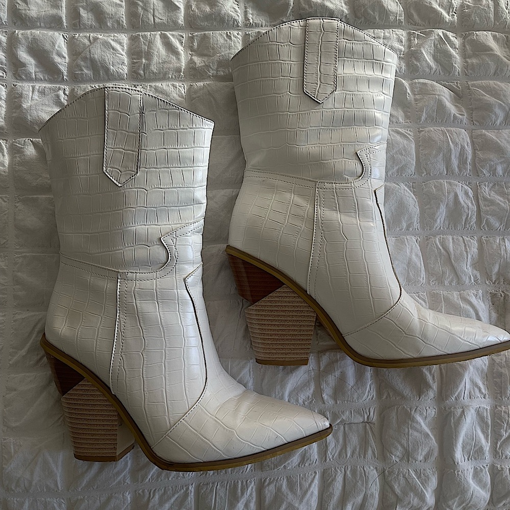 White heeled cowgirl boots